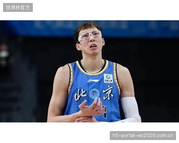 周琦季后赛虽数据亮眼,但北京队整体进攻停滞不敌上海体系。 周琦季后赛虽数据亮眼,但北京队整体进攻停滞不敌上海体系。
